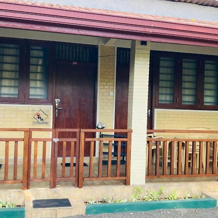 Siri Tourist Holiday Home Хиккадува Экстерьер фото