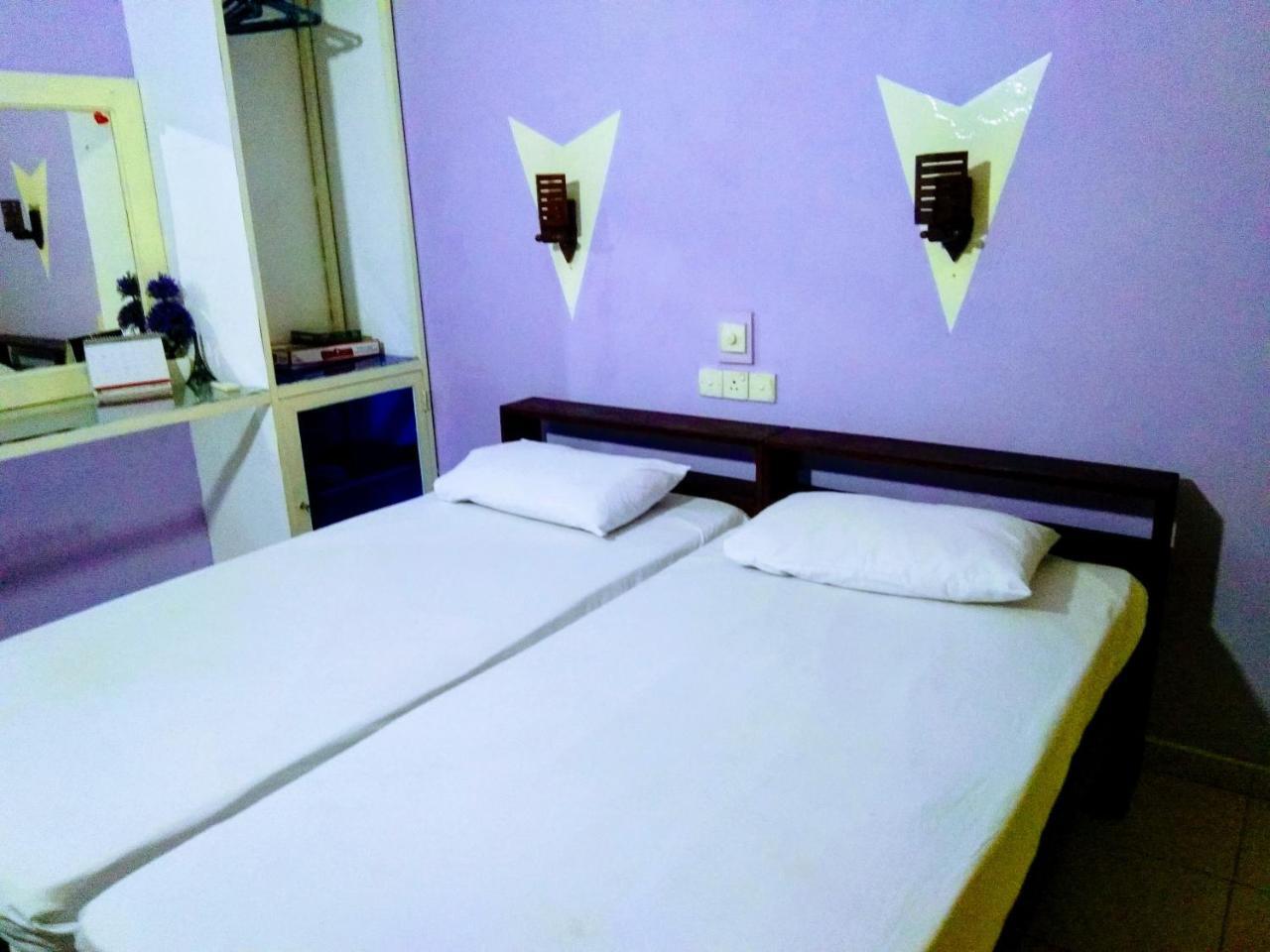 Siri Tourist Holiday Home Хиккадува Экстерьер фото